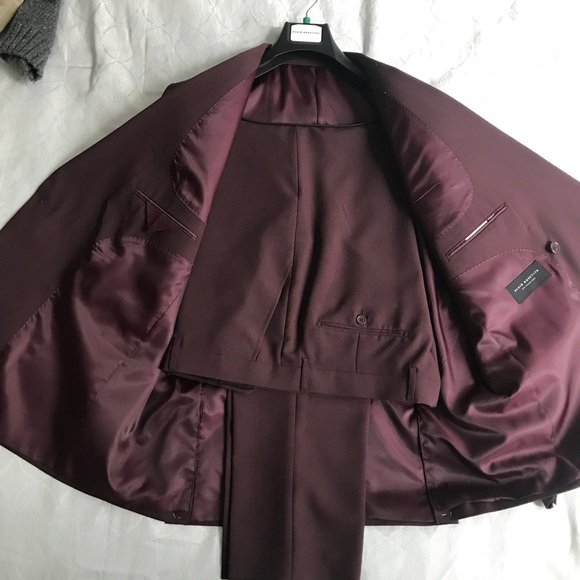 Men’s Maroon Double breasted Suit. - Picture 2 of 2